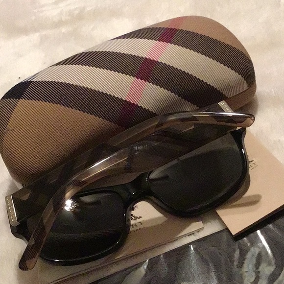 Burberry Sunglasses - Picture 6 of 13